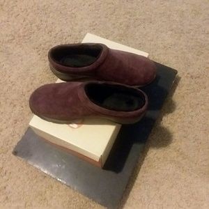 Merrill ladies 8, brand new burgundy color slip on
